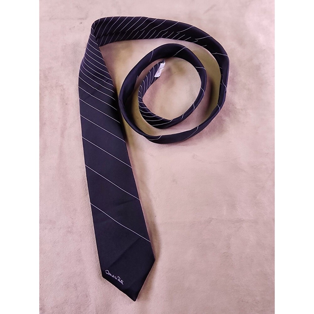 Oscar de la Renta Men's Black White Striped tie